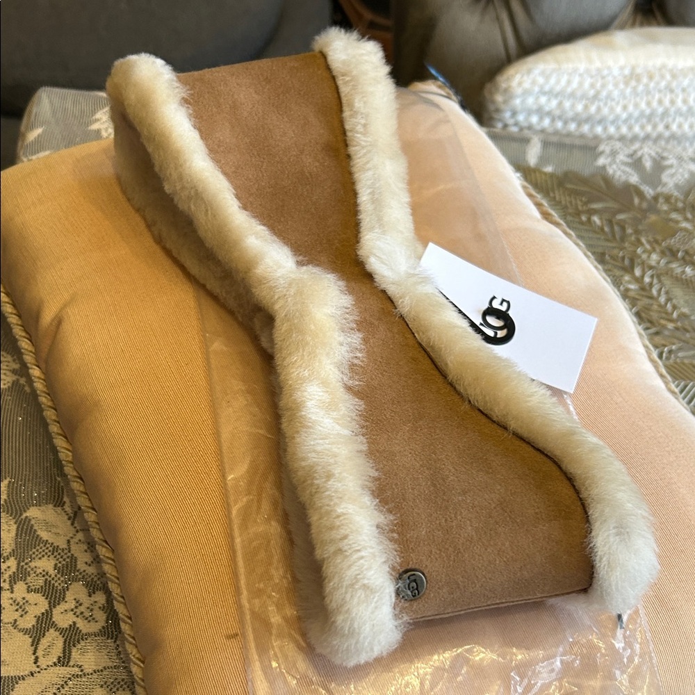 UGG Reversible Chestnut Shearing Sheepskin Headband - Picture 9 of 11